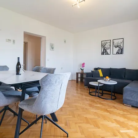 Apartment With Parking Space Kastel Stari, - 24752 *